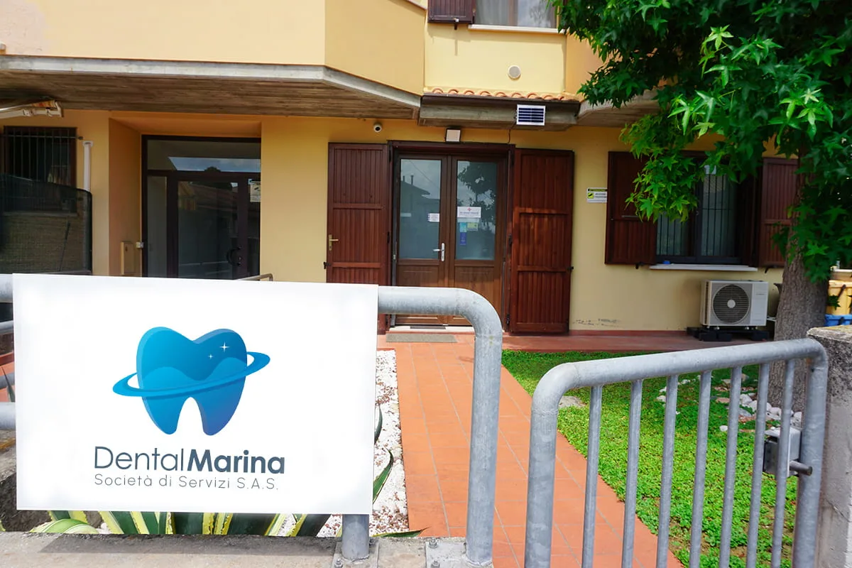 esterno entrata studio Dental Marina Savignano sul Rubicone